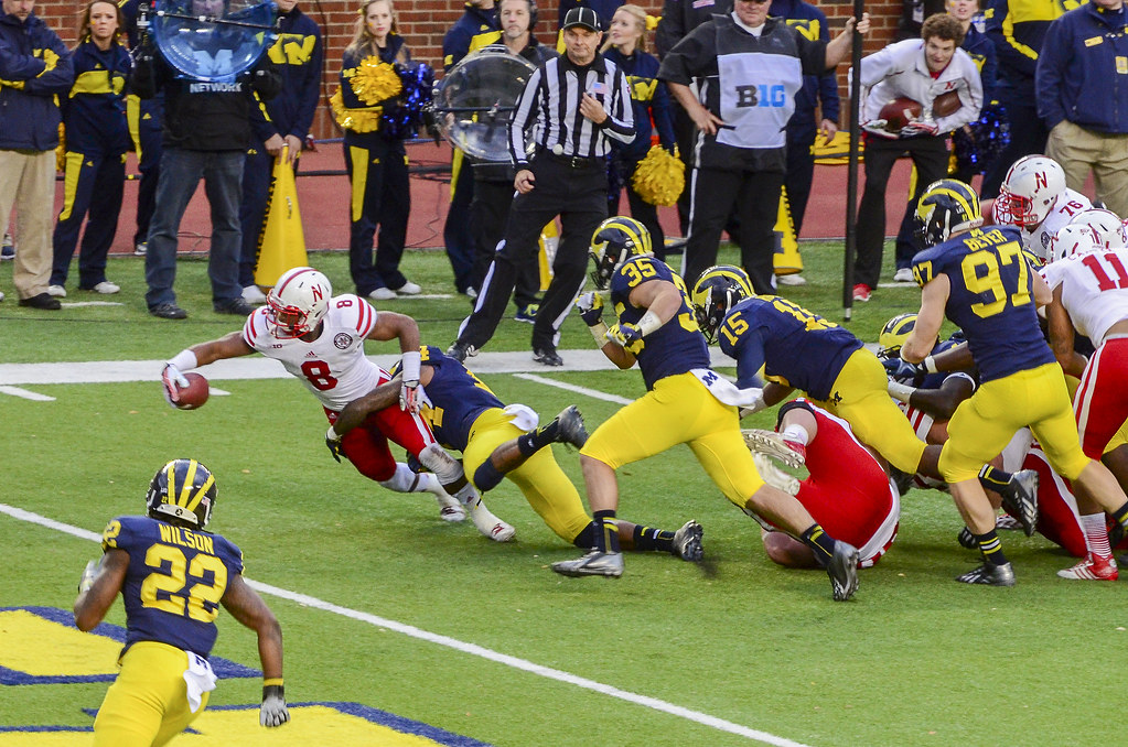 篮球CBA裁判讲评会议强调关键时刻执法标准